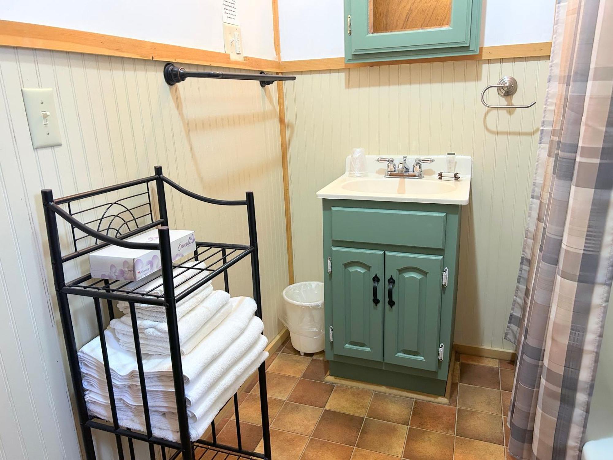 Paddler'S Rest Lakeside Cabins And Motel Long Lake エクステリア 写真